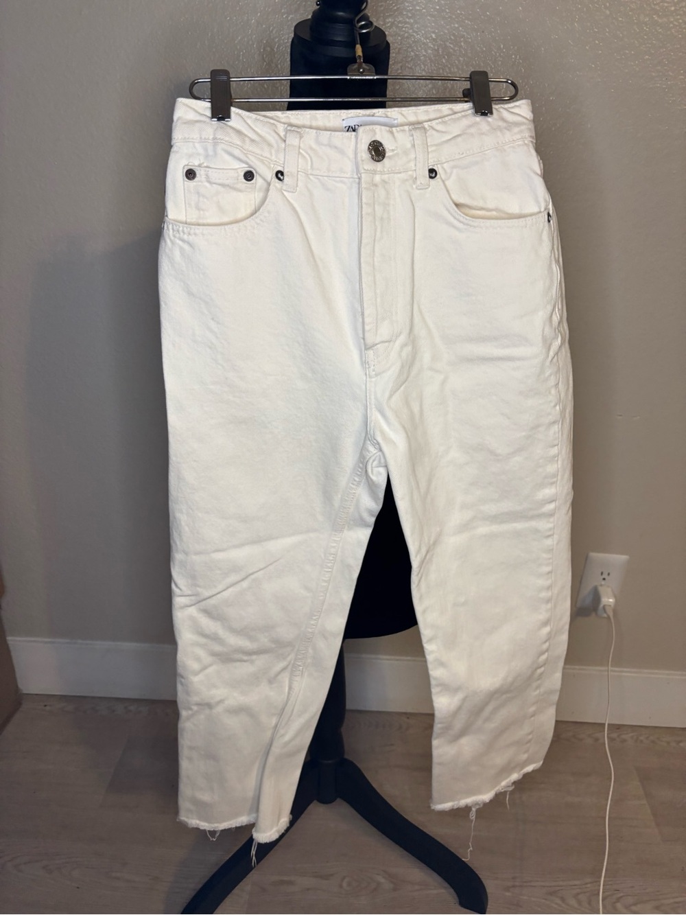 Zara Straight White Jeans Size 4